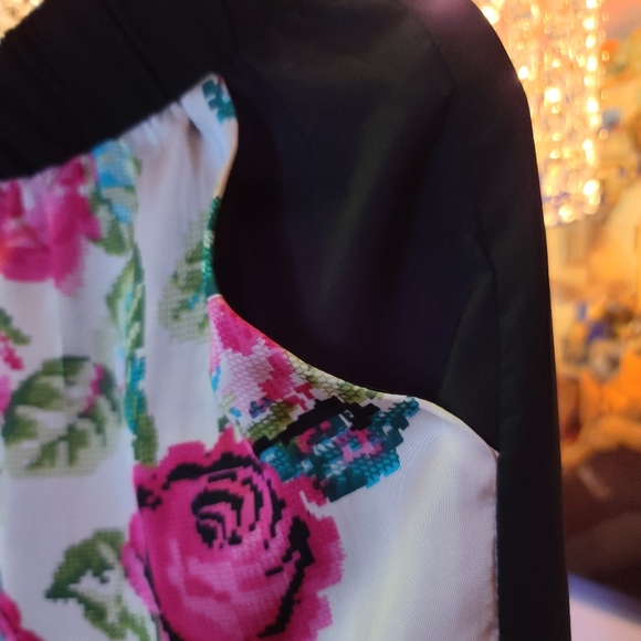 Floral Cuffed Bottoms - Picture 6 of 7